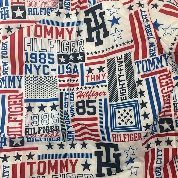 NWT Tommy Hilfiger boy’s reversible jacket - Picture 5 of 6